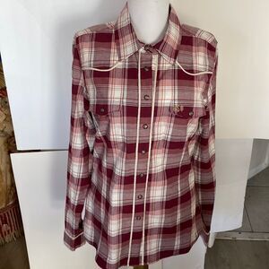 Western style plaid burgundy shirt for women. Size Medium. NEW ✨✨Make An Offer✨✨